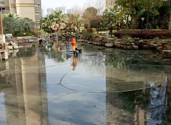 黄州景观池淤泥清理