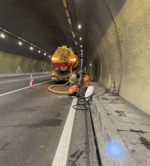 黄州隧道排水渠清淤